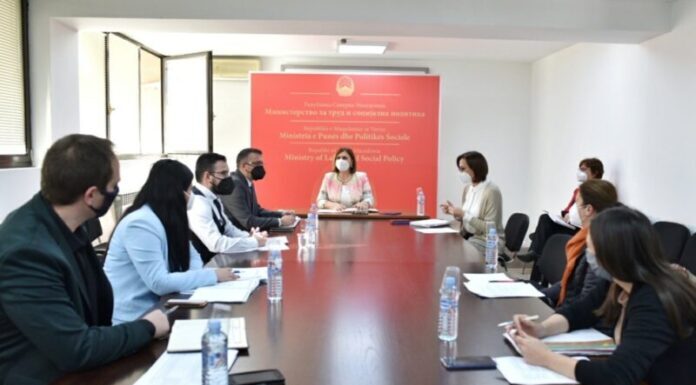 Drejtori Demiri takon ministren Shahpaska