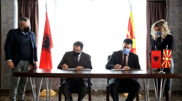 Maqedonia dhe Shqipëria nënshkruajnë marrëveshjen për menaxhimin e peshkimit në Liqenin e Ohrit dhe Prespës