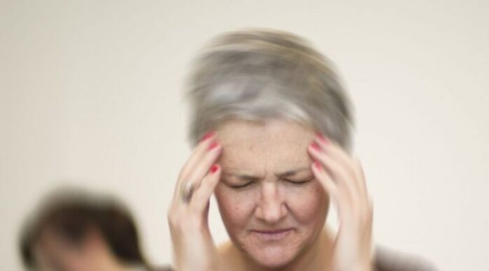 Pse ndihemi të trullosur kur ngrihemi papritmas