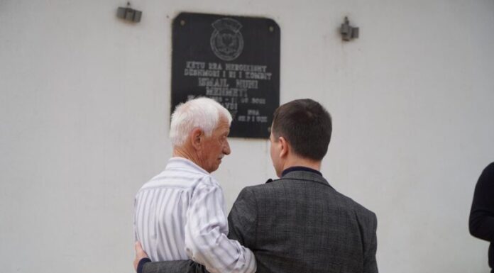 Bëhet asfaltimi i rrugës Drenovec-Xhermë