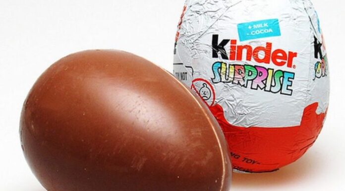 Mediat britanike: 40 fëmijë helmohen me salmonela nga ‘vezët Kinder’