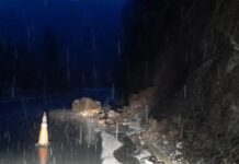 Shembja e gurëve rrezik për makinat! – “Të mos presin të ndodh ndonjë tragjedi, të marrin masa”