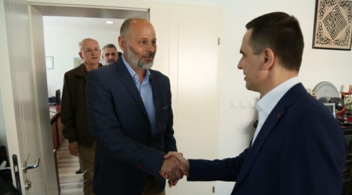 Gazmend Boletini viziton kreun e Komunës së Tetovës