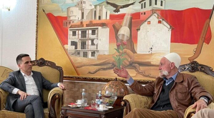 Kasami në kullën e Jasharajve, uron Bajramin bashkë me Rifat Jasharin