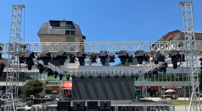 Ndeshja e Shkëndisë transmetohet live në sheshin e Tetovës