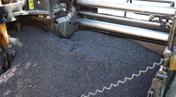 Kasami nuk ndalet, asfaltohet edhe rruga “191”