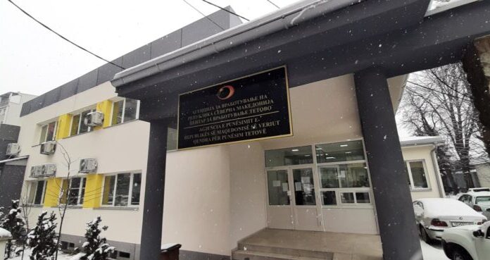 Qytetarët e Tetovës të revoltuar nga shërbimet e institucionit të Entit për Punësim në Tetovë.